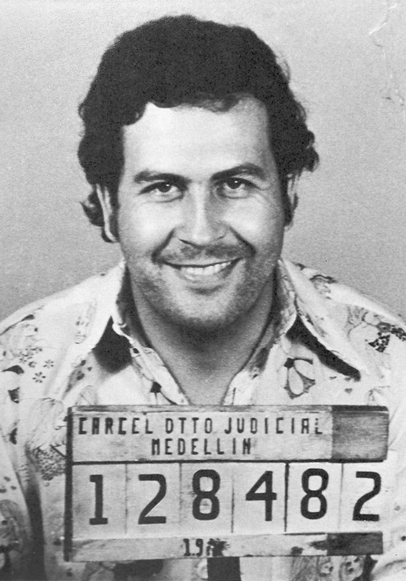Illustration for article titled Cómo es posible que Pablo Escobar se hiciera una foto delante de la Casa Blanca cuando ya era perseguido por la DEA